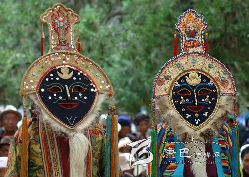 藏戲面具：多姿多彩！